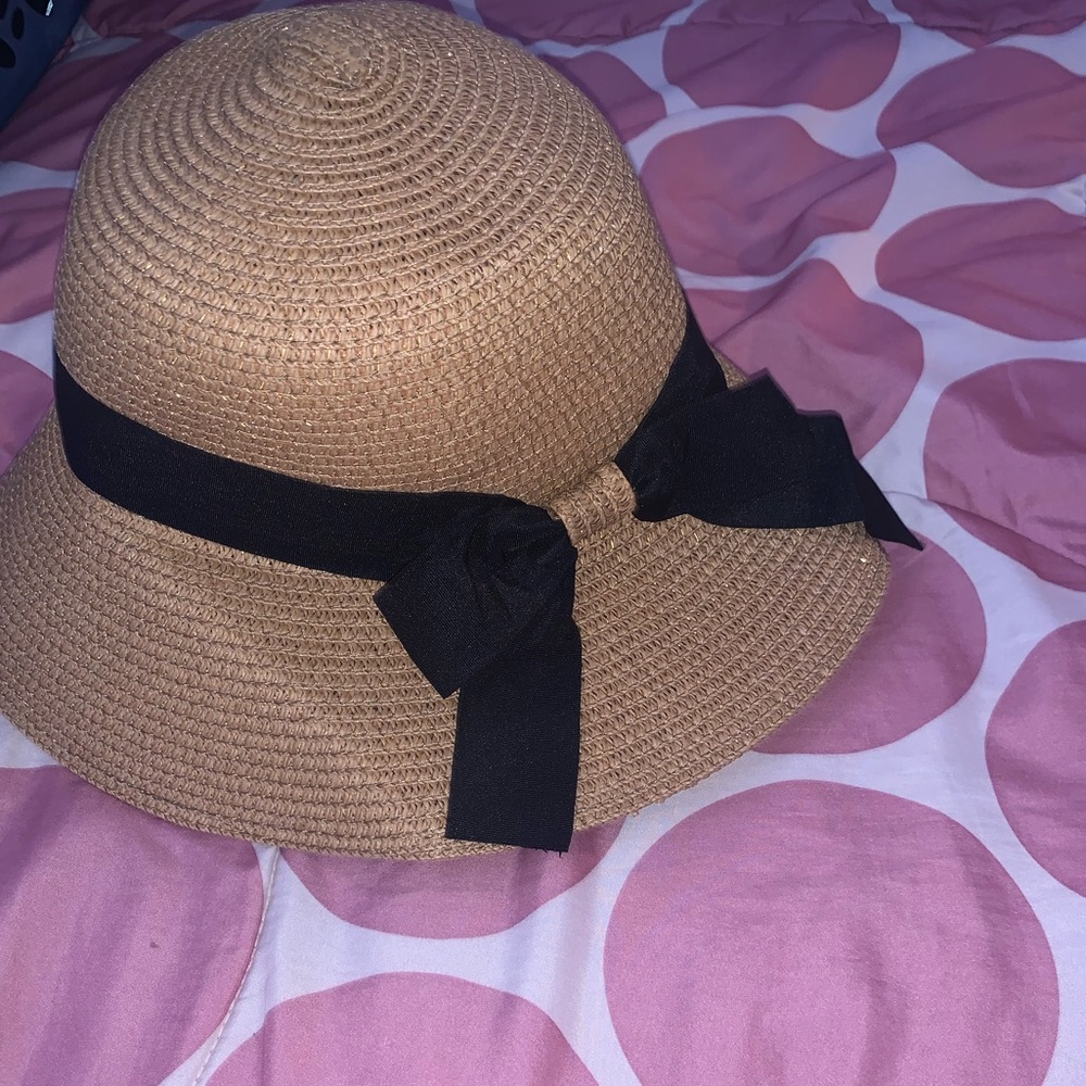 Bucket style hat with bow